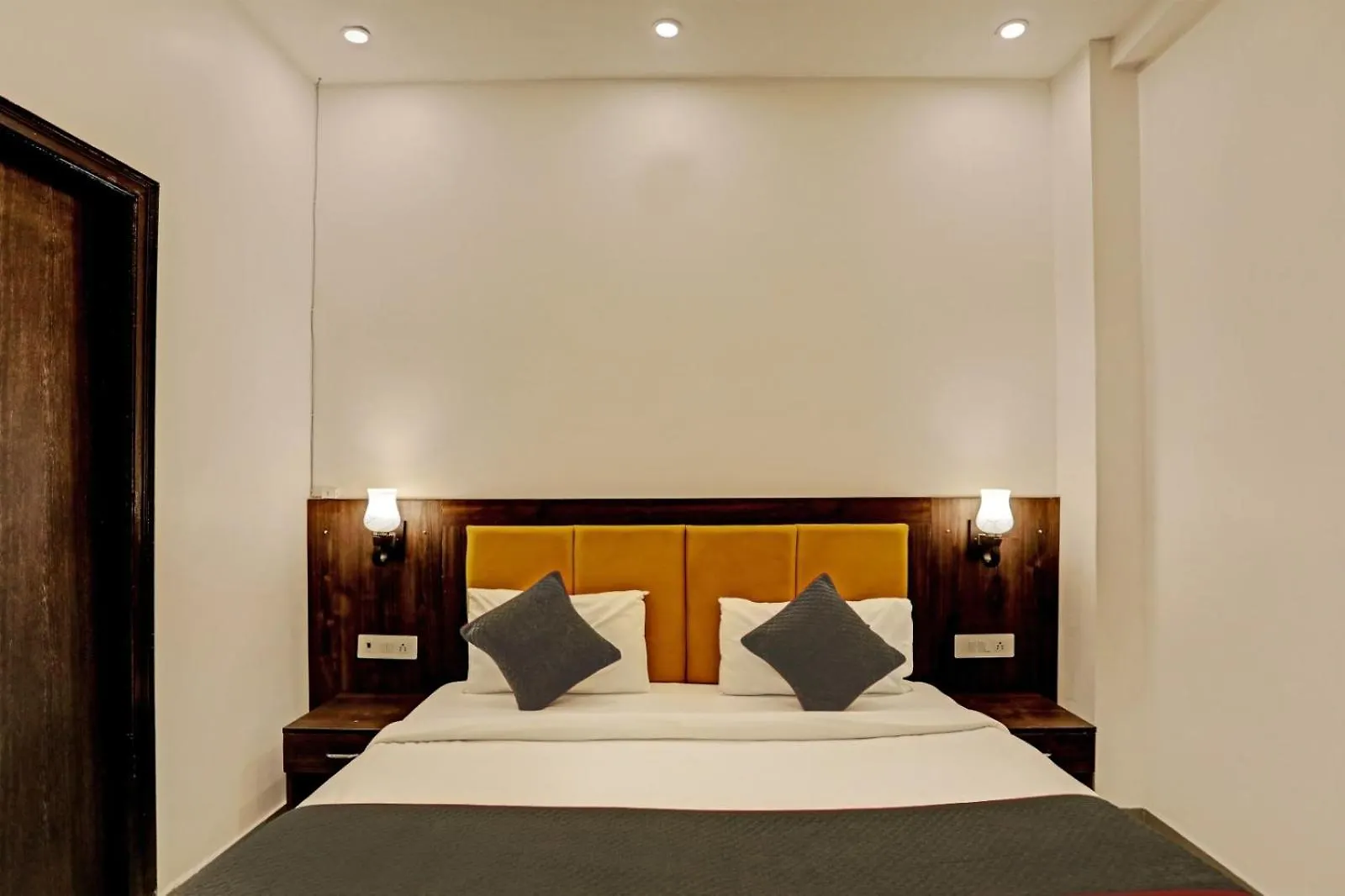 Hotel Ala New Delhi 4*,