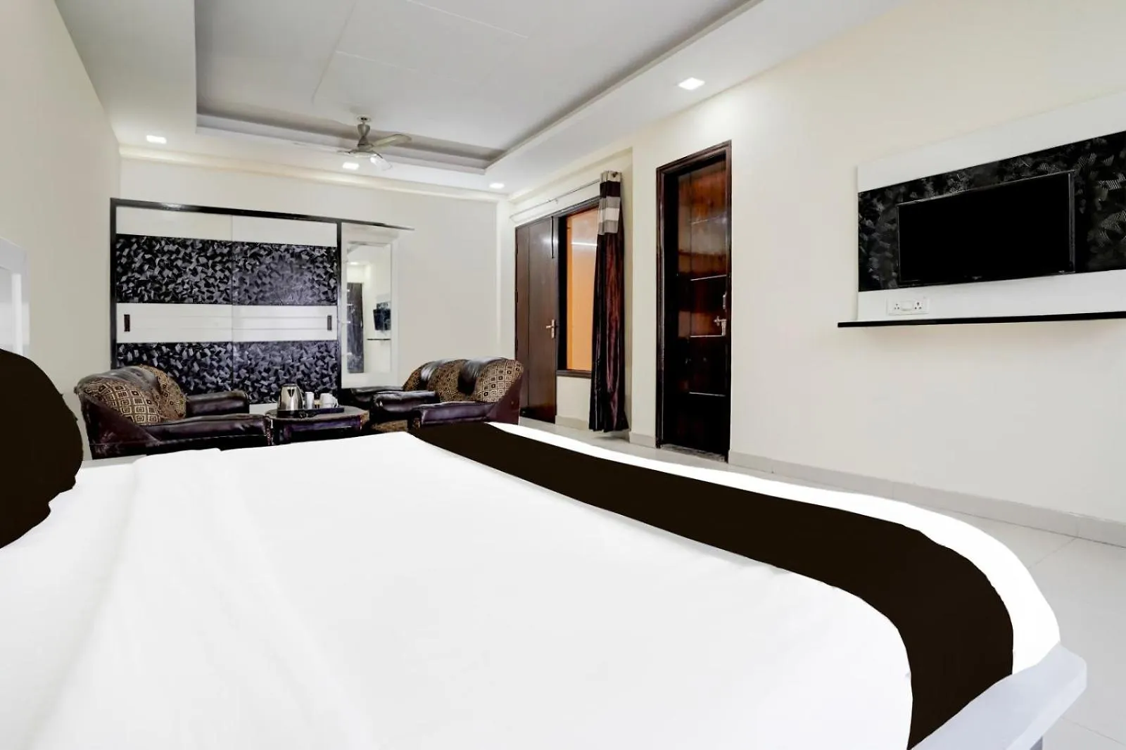 Hotel Ala New Delhi 4*,