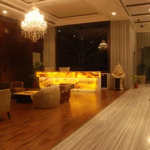 Pluto's *** Nowe Delhi